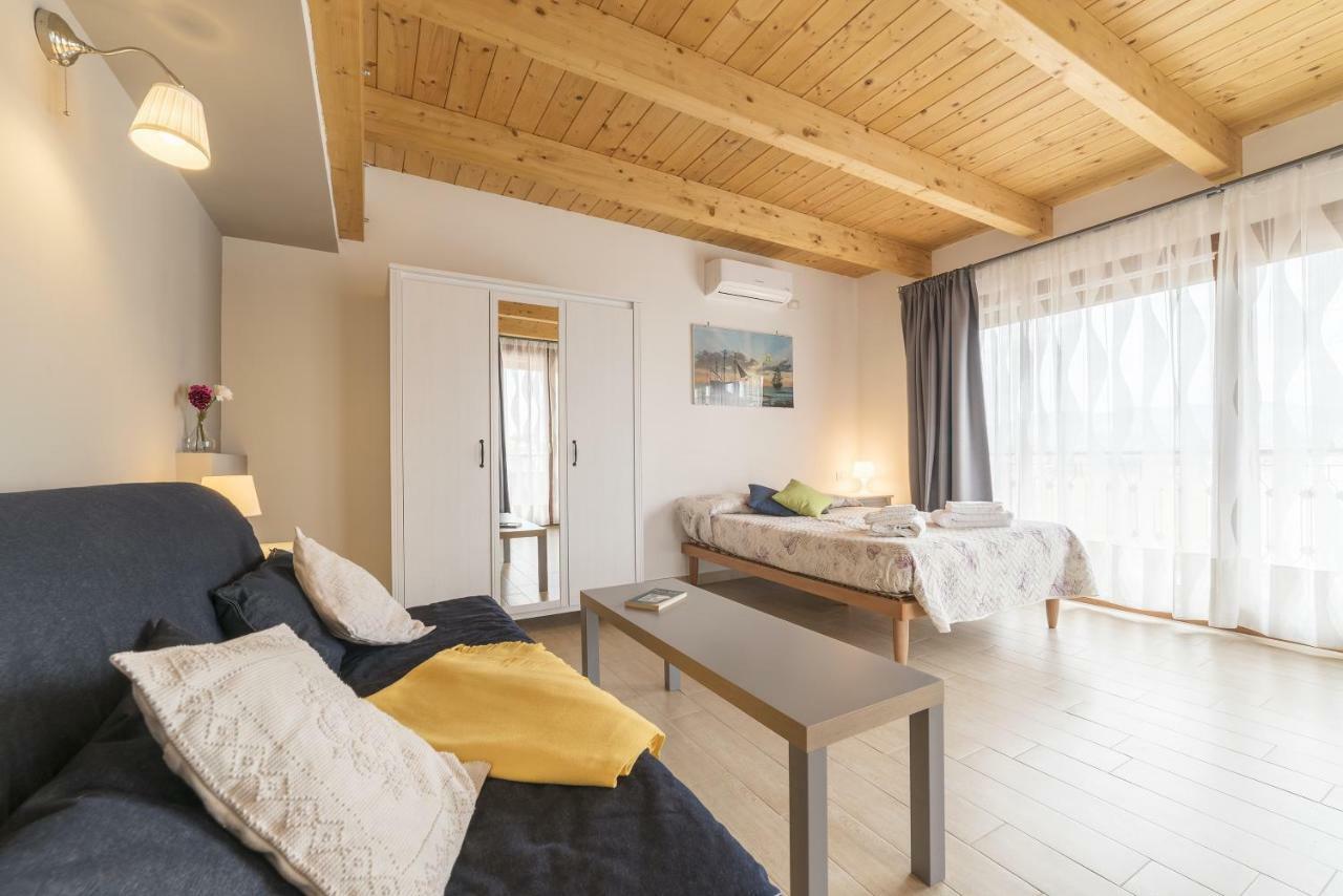 Peperino Attic Flat Apartment Ciampino Exterior photo